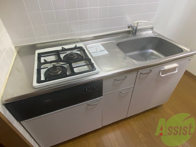 キッチン　２口コンロ設置されているので、新しく買わなくても大丈夫ですね