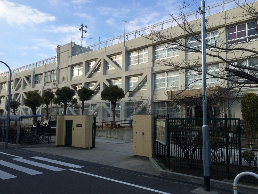 中学校　東大阪市立弥刀中学校（中学校）まで445m