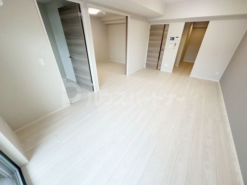 居室・リビング　玄関