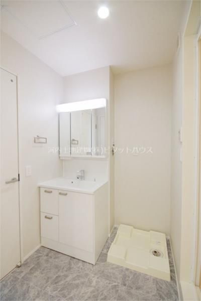 洗面設備　洗面所（類似室内）