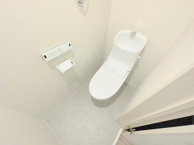 トイレ　綺麗なトイレにはウォシュレット標準装備です。