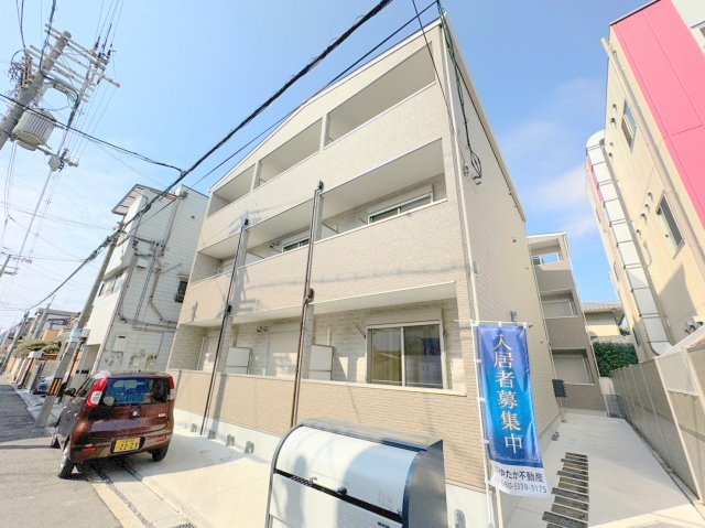 建物外観　オシャレな外観。この周辺では飛びぬけて目立っています。