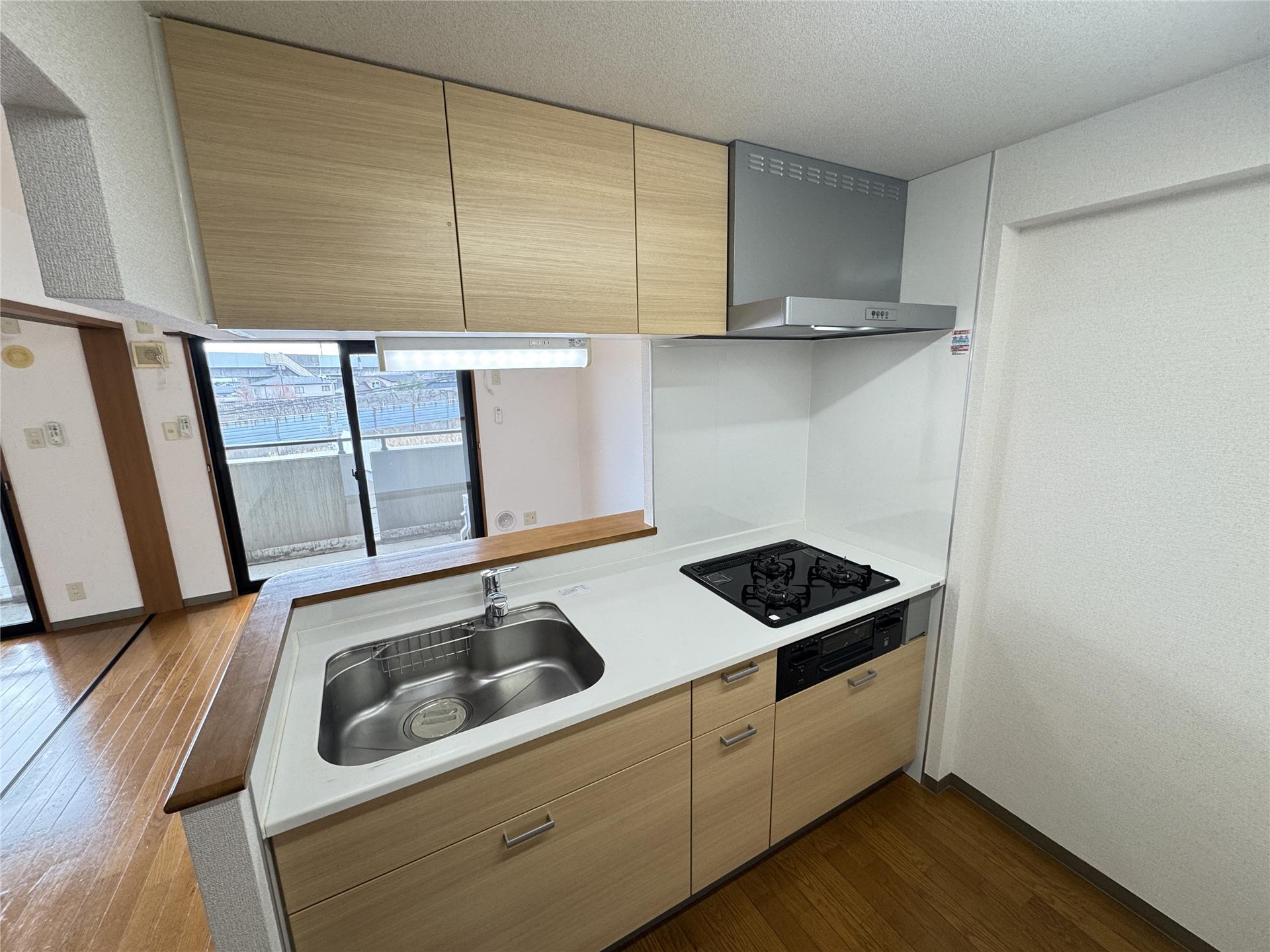 キッチン　対面式キッチン☆ビルトインコンロ（3口）付！