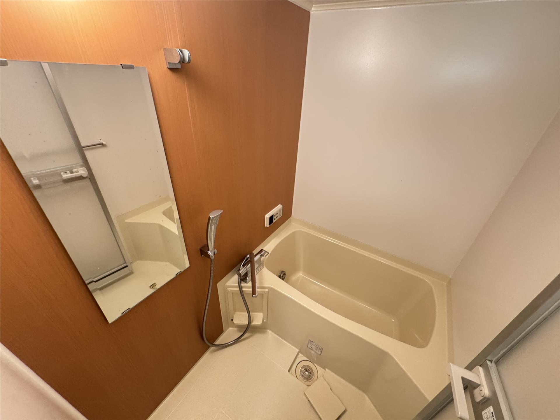 バス・シャワールーム　追い焚き付きでくつろげるお風呂です♪