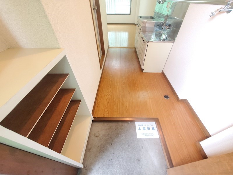 玄関　他のお部屋の写真を使用しております。