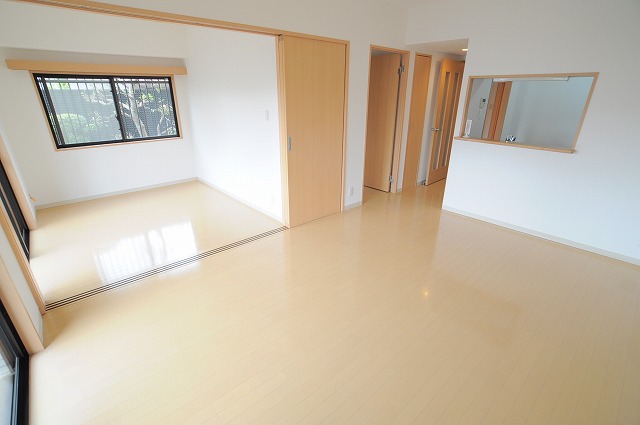 居室・リビング　※別部屋参考写真です