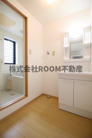 洗面設備　広い洗面スペース