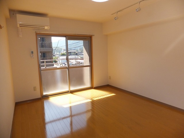 居室・リビング　店別内装写真1