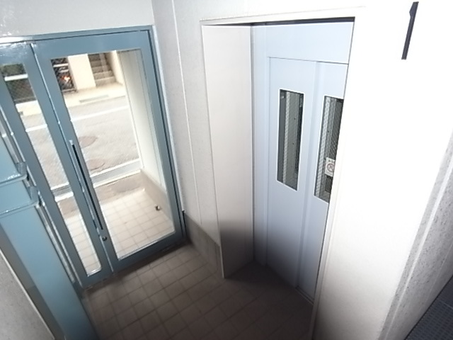ロビー　エレベーター完備