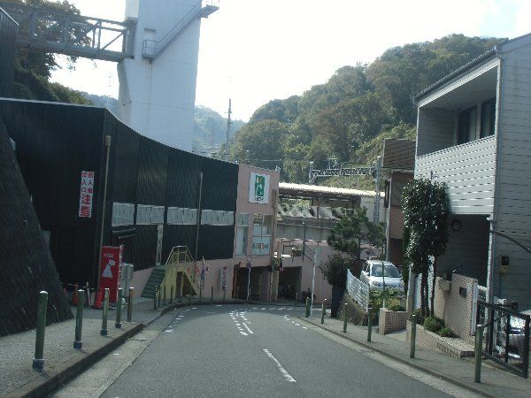 スーパー　京急ストア安針塚店（スーパー）まで448m