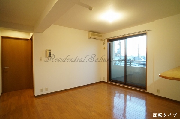 居室・リビング　こちらのリビングで趣味の時間をお楽しみください♪