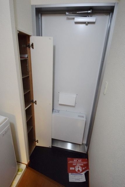 玄関　★玄関に靴入れあります★