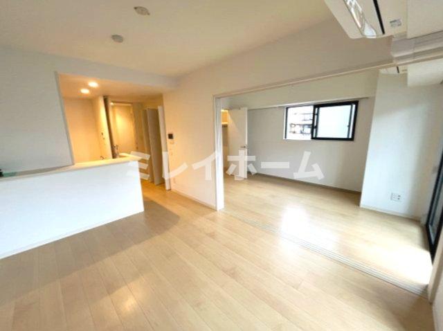 居室・リビング　同建物内、別のお部屋の参考写真になります。