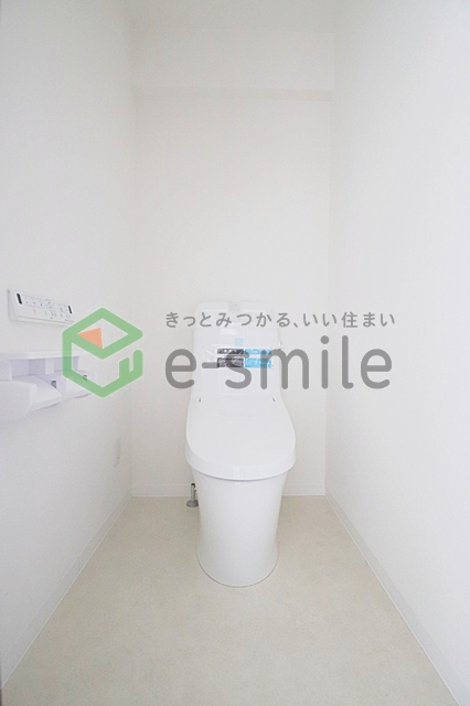 トイレ　落ち着いた色調のトイレです