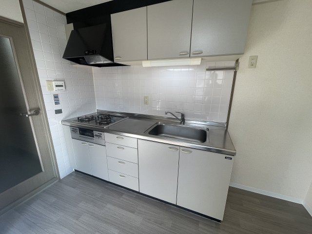 キッチン　コンパクトなキッチンで掃除もラクラク