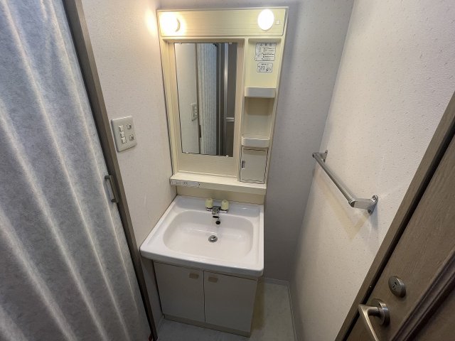 洗面設備　コンパクトで使いやすい洗面所