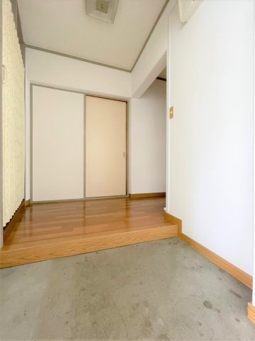メゾン大津和の玄関写真