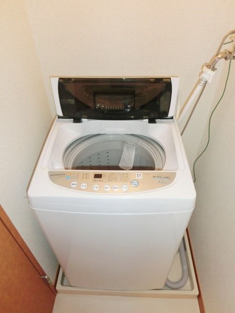 洗面設備　洗濯機も備え付きです