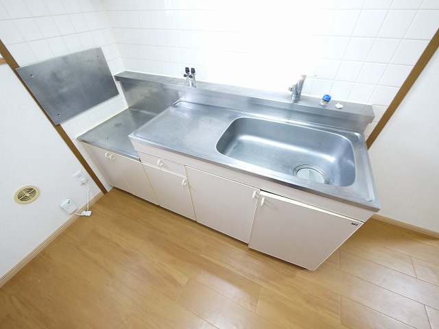 キッチン　コンパクトなキッチンで掃除もラクラク