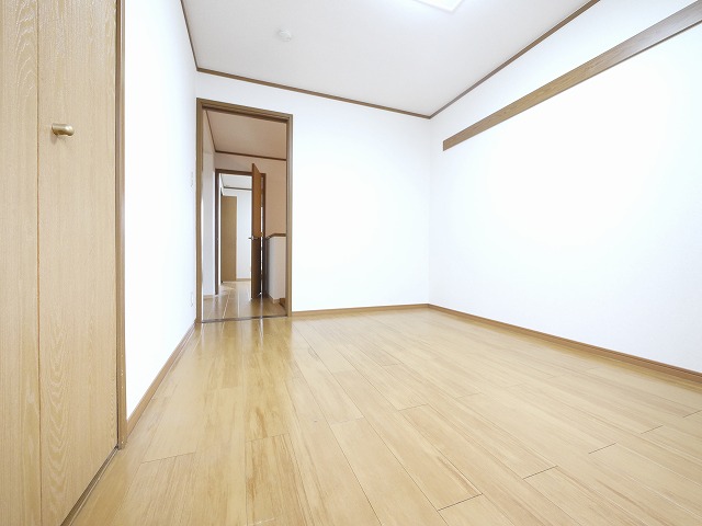 その他部屋・スペース　広くて明るい寝室