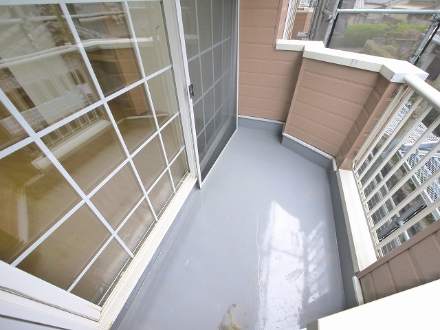 バルコニー　開放的で明るい空間を演出してくれるバルコニーです