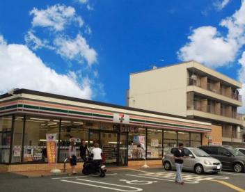コンビニ　セブン-イレブン東大阪西堤本通西１丁目店（コンビニ）まで124m