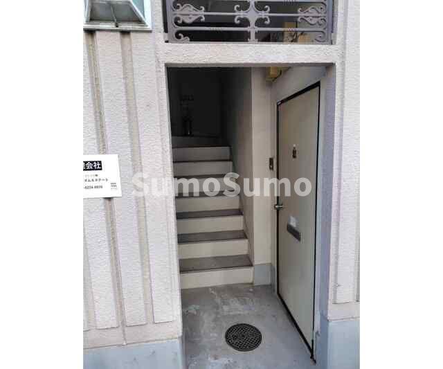 エントランス　建物の内部です