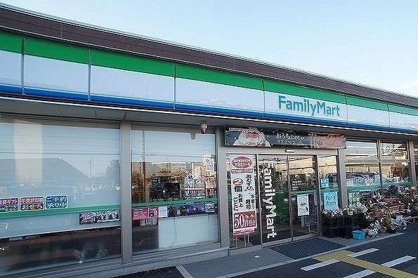 コンビニ　ファミリーマート 柏原ニュータ（コンビニ）まで1300m