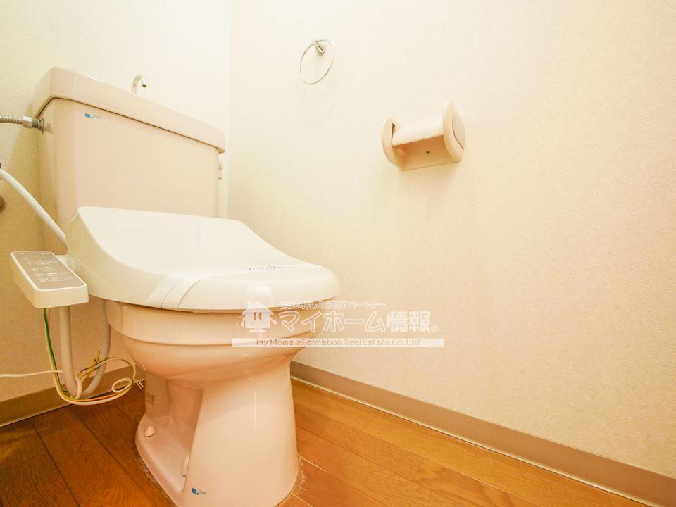 トイレ　トイレは快適な温水洗浄暖房便座付き