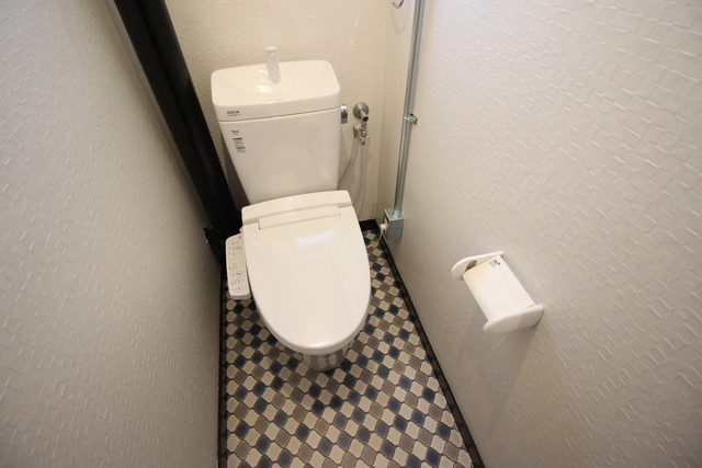 トイレ　温水洗浄便座付き