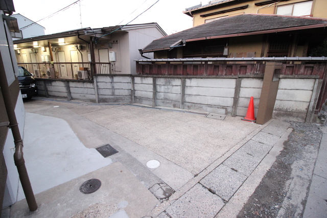 駐車場　駐車場