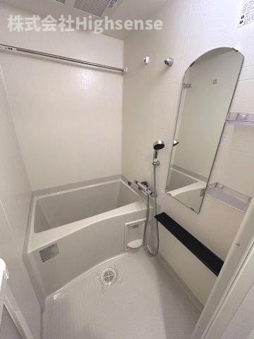 バス・シャワールーム　コンパクトで使いやすいお風呂です