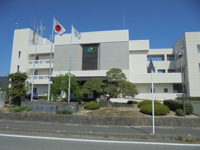 役所　内子町役場（役所）まで908m