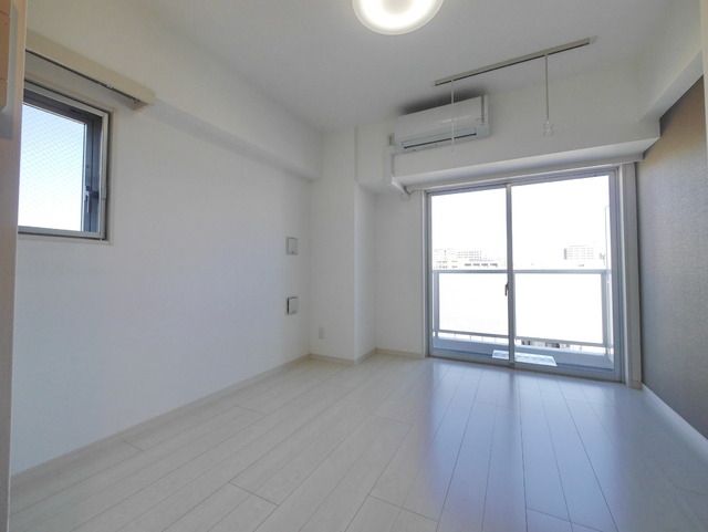 居室・リビング　★二面採光のお部屋★