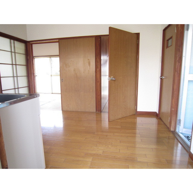 居室・リビング　玄関 DK６帖♪