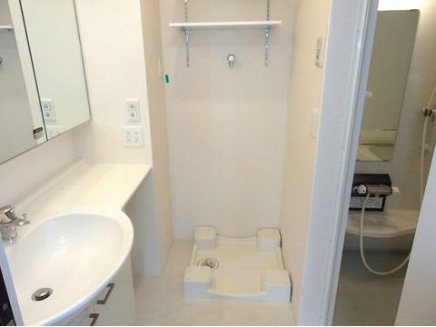 洗面設備　室内写真は別部屋の写真です。