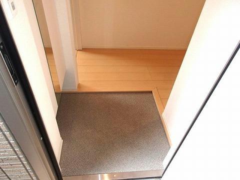 玄関　室内写真は別部屋の写真です。