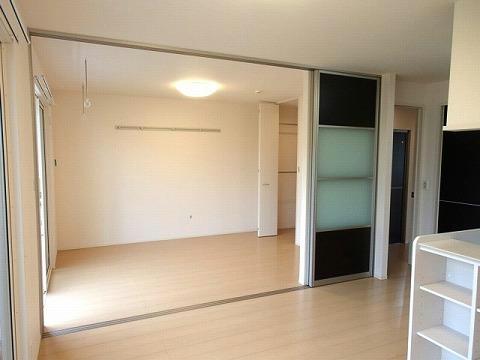 居室・リビング　室内写真は別部屋の写真です。