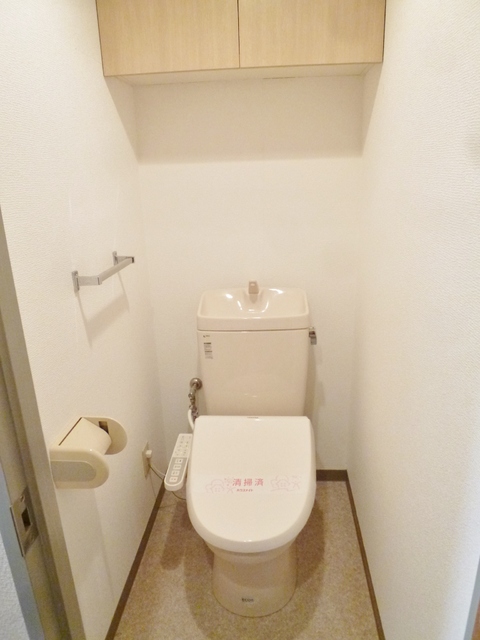 トイレ　【※反転他号室写真参考】温水洗浄便座機能付きのトイレ