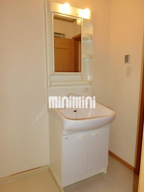 洗面設備　忙しい朝に嬉しい洗髪洗面化粧台。