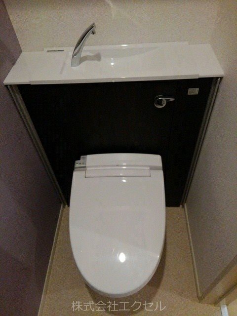 トイレ　ウォシュレット完備です。