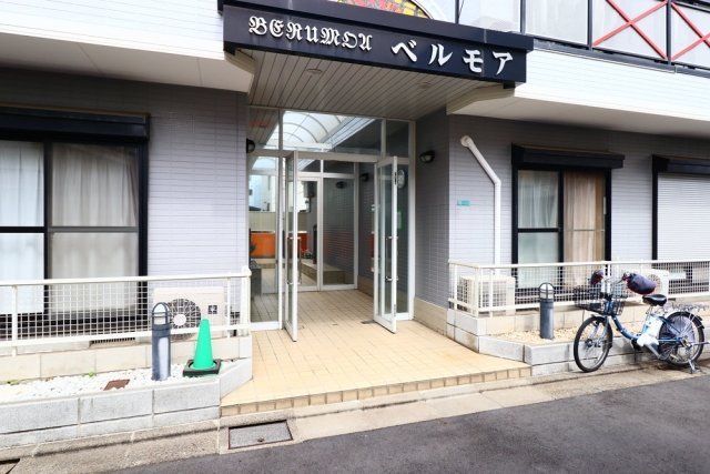 エントランス　落ち着いたエントランスです