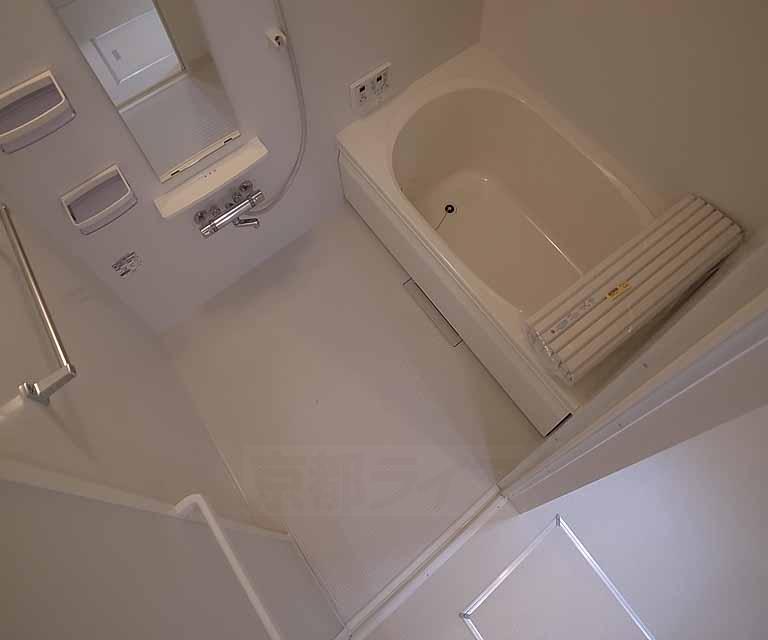 バス・シャワールーム　広々としているバスルームです。