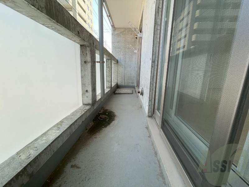 バルコニー　バルコニーです。洗濯物を干すもよし、一息つくもよしですね。