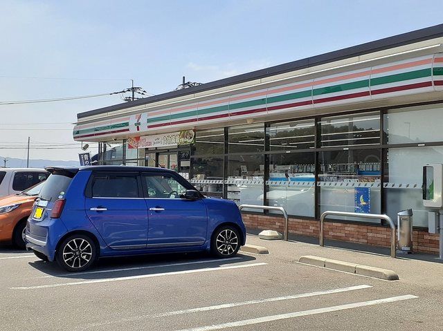 コンビニ　セブンイレブン　田中店（コンビニ）まで400m