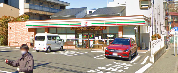 コンビニ　セブンイレブン（コンビニ）まで275m