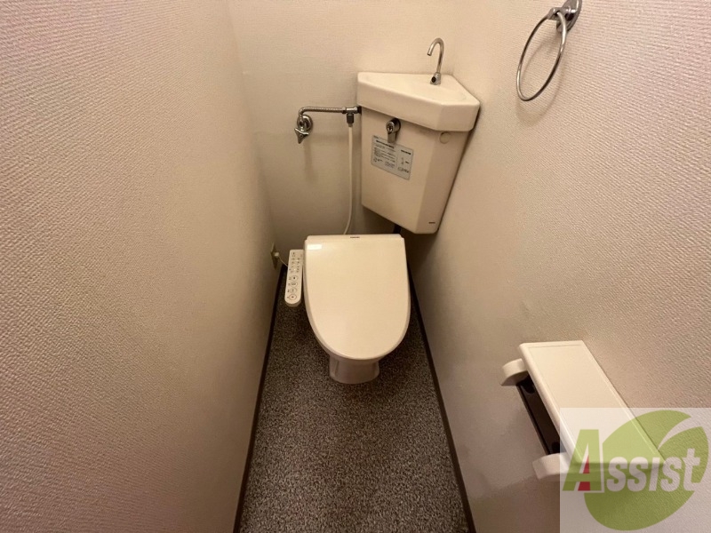 トイレ　ウォシュレット機能がついたトイレです。安心して使用できます。