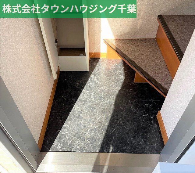 京成本線 志津駅 徒歩15分 2階建 築21年の玄関写真