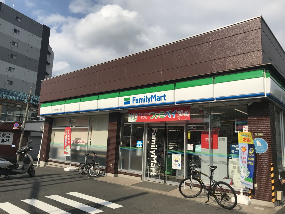 コンビニ　ファミリーマート 世田谷若林一丁目店（コンビニ）まで375m