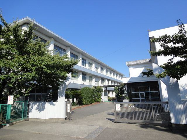 中学校　津島市立天王中学校（中学校）まで762m